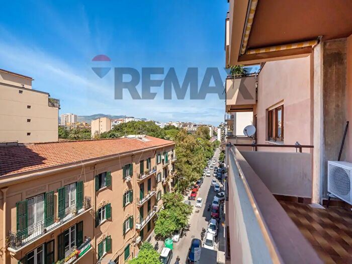 Appartamento quadrilocale in affitto in Via Vincenzo di Marco, Palermo