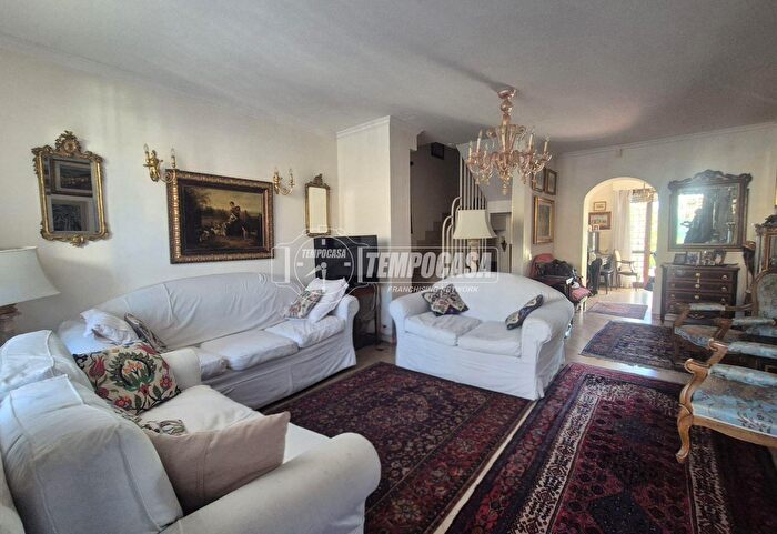 Casa quadrilocale in vendita in Viale Esperia Sperani, Roma