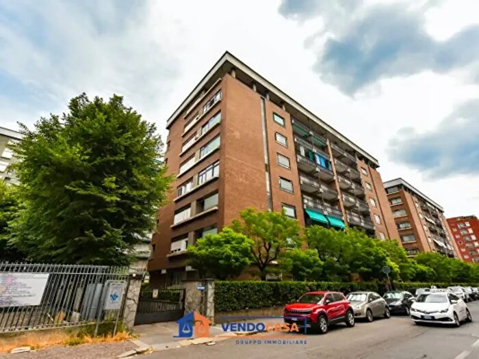 Appartamento con 5 locali in vendita in Via Ventimiglia, Torino