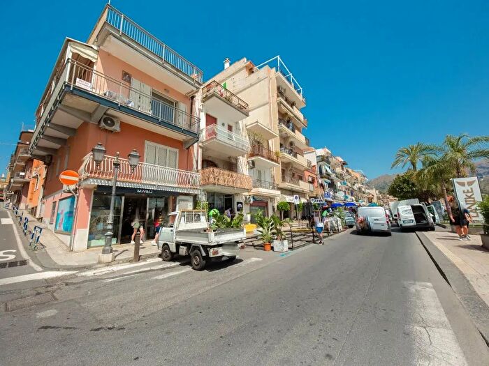 Appartamento con 5 locali in vendita in Naxos, Giardini Naxos