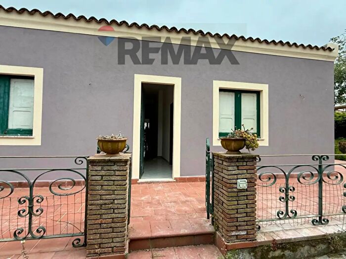Casa con 10 locali in vendita in Via Cordovado, Acireale