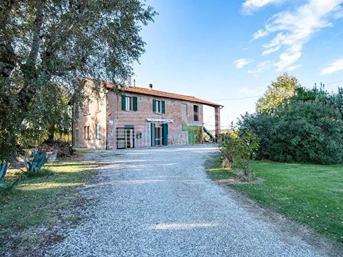 Casa con 5 locali in vendita in Via Ladello, Imola