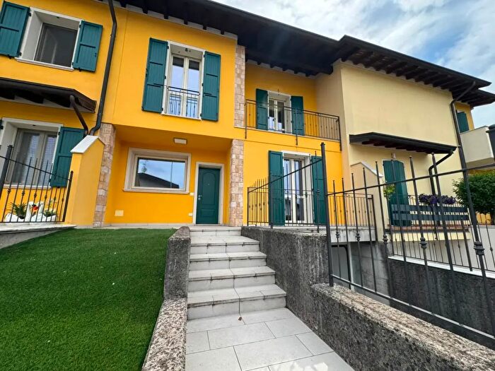 Casa trilocale in vendita in Via San Francesco d'Assisi a, Maclodio