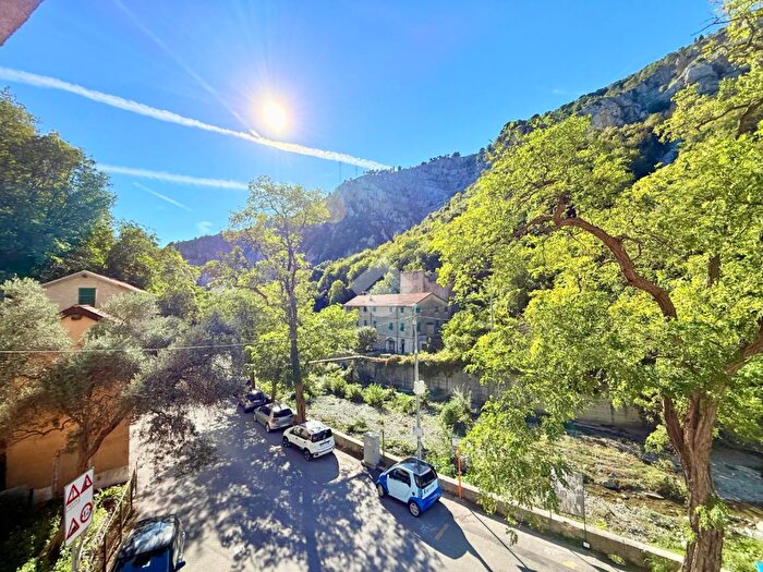 Appartamento quadrilocale in vendita in Via Chiaravagna, Genova