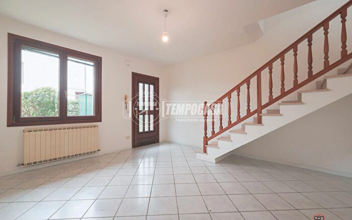 Casa con 5 locali in vendita in Via Codarondine, Ravenna