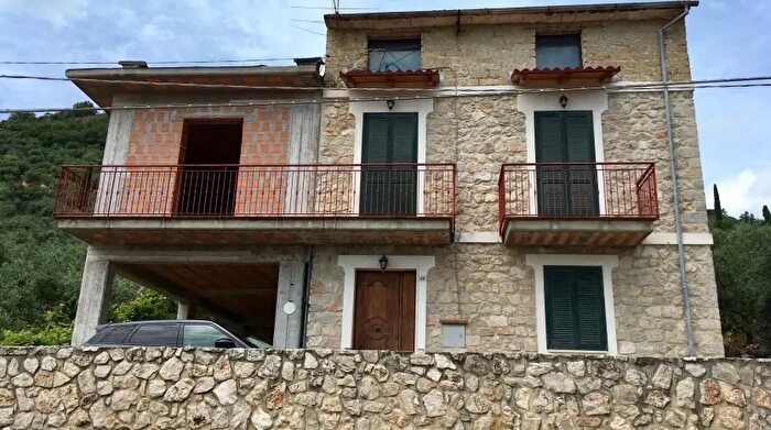 Casa con 8 locali in vendita in Via Valle Vigna Fondi San Magno, Fondi