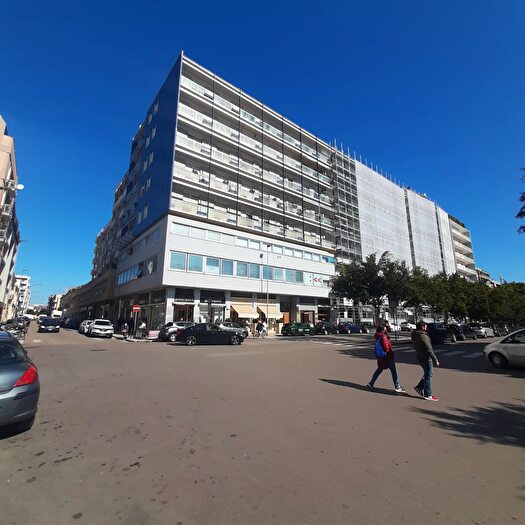 Appartamento con 5 locali in vendita in Piazza Mazzini Giuseppe, Lecce