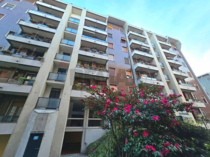 Appartamento trilocale in affitto in Viale Suzzani, Milano
