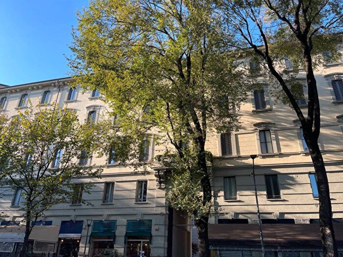 Appartamento bilocale in affitto in Via Raffaello Sanzio, Amendola Buonarroti, Milano