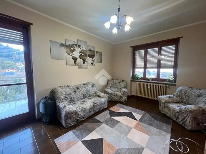 Appartamento trilocale in affitto in Via Santa Croce, Revello