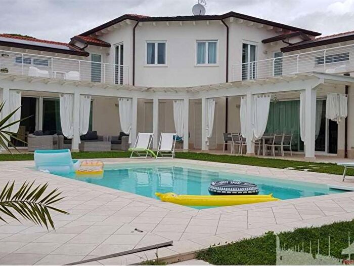 Casa con 6 locali in affitto in Centro, Forte dei Marmi