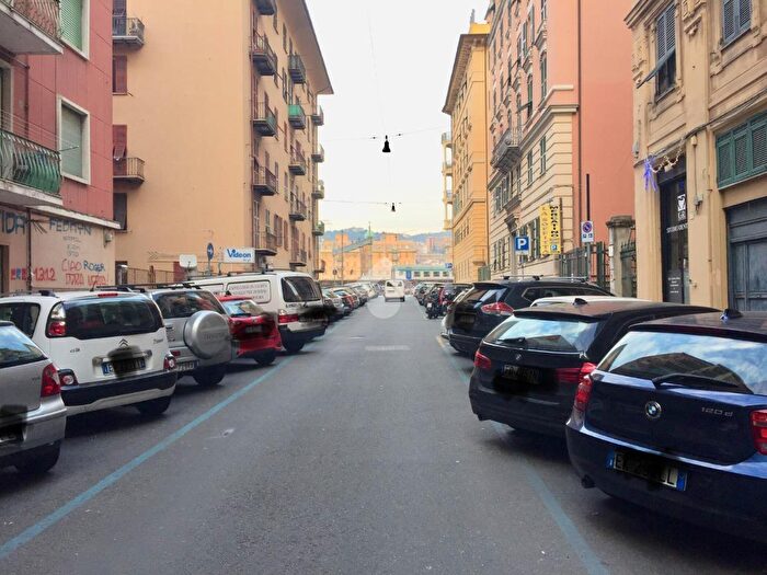 Appartamento quadrilocale in vendita in Via Armenia, Genova