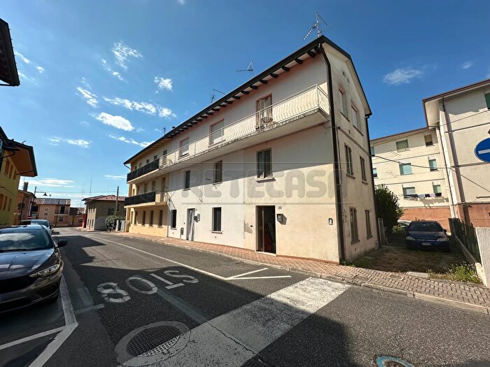 Casa con 9 locali in vendita in Via Giuseppe Garibaldi, Marano Lagunare