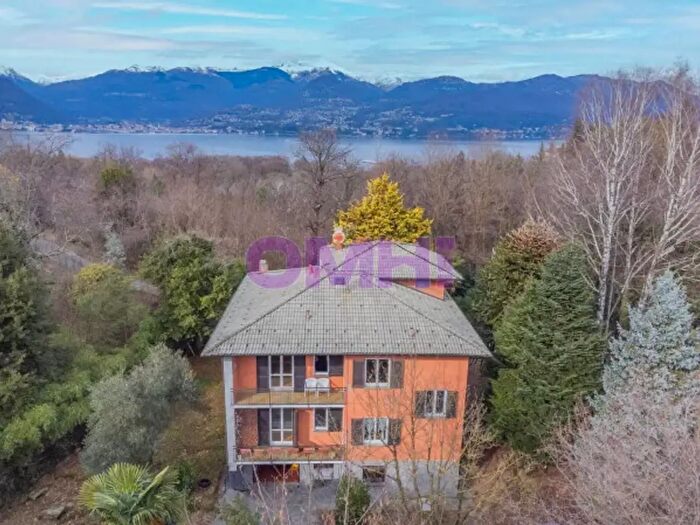 Casa con 6 locali in vendita in Belvedere, Laveno Mombello