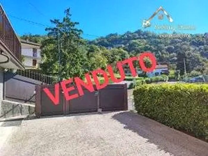 Casa con 12 locali in vendita in Via Europa, Berbenno