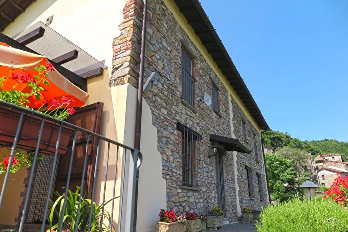 Casa con 6 locali in vendita in Fivizzano