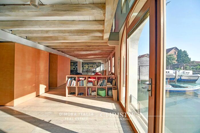 Appartamento con 6 locali in vendita in Venezia