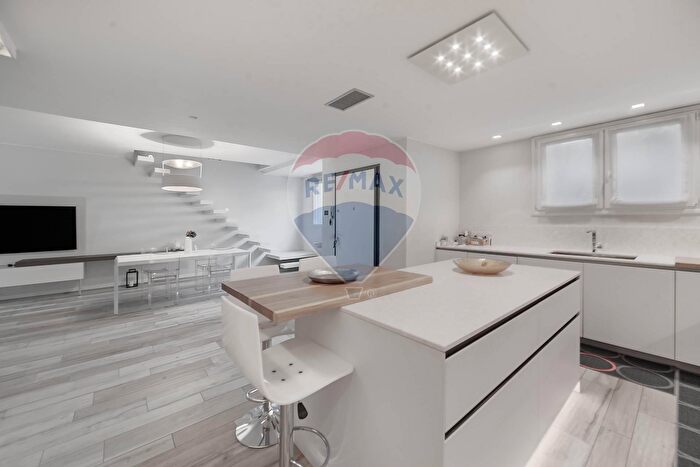 Appartamento quadrilocale in vendita in Via G Verdi, Tavazzano Con Villavesco