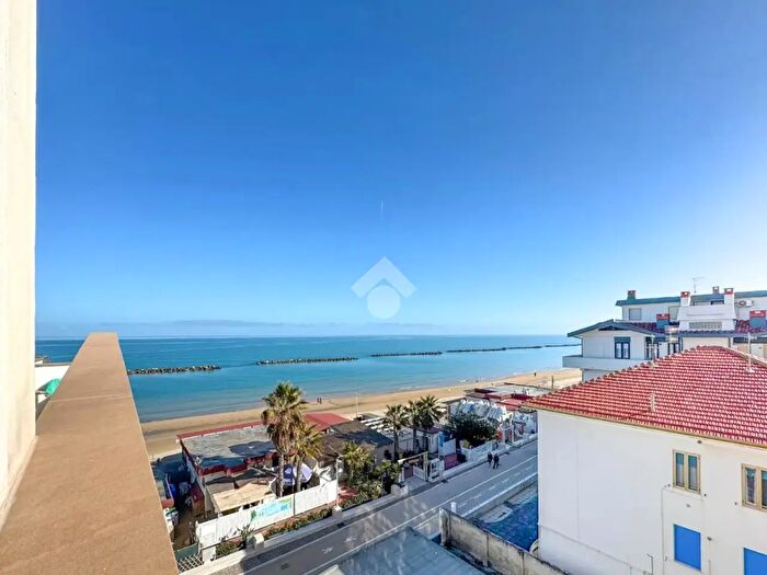 Appartamento quadrilocale in vendita in Viale Nettuno, Francavilla Al Mare
