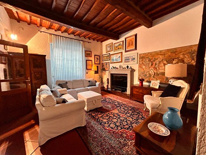 Casa con 7 locali in affitto in Forte Dei Marmi