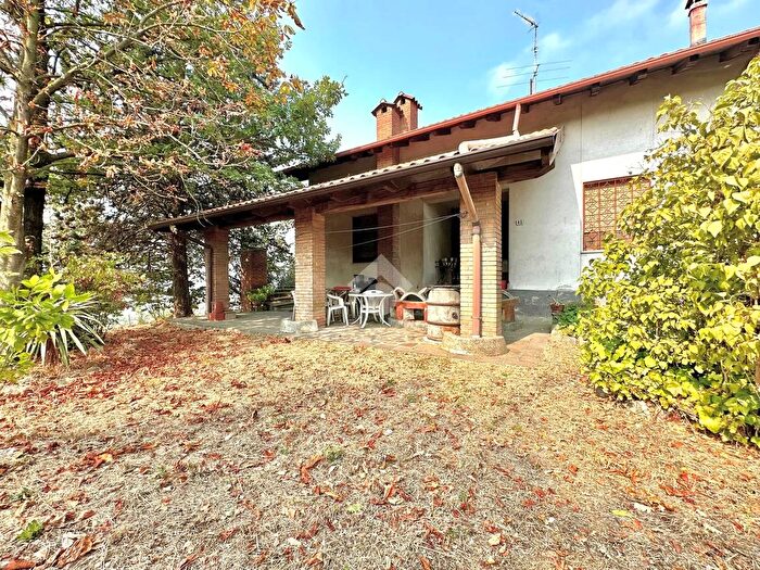 Casa con 5 locali in vendita in Str Bedolla, Tortona