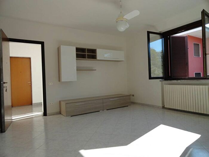 Appartamento trilocale in affitto in Via Giacomo Matteotti, San Martino in Strada