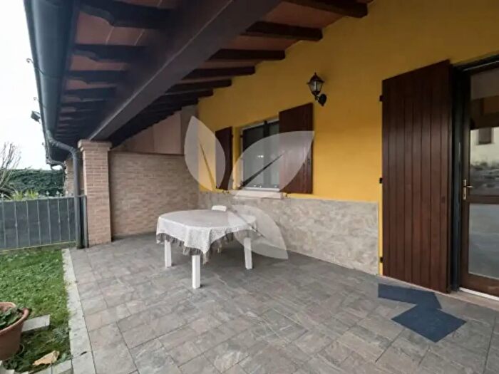 Casa quadrilocale in vendita in Via Rolando Pelizzoli, Sissa Trecasali