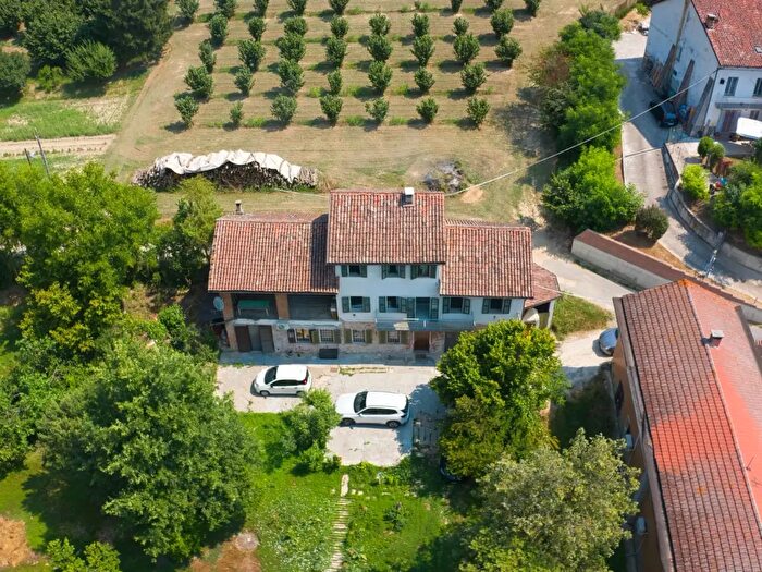 Casa con 6 locali in vendita in Frazione San Giulio, San Damiano D'Asti