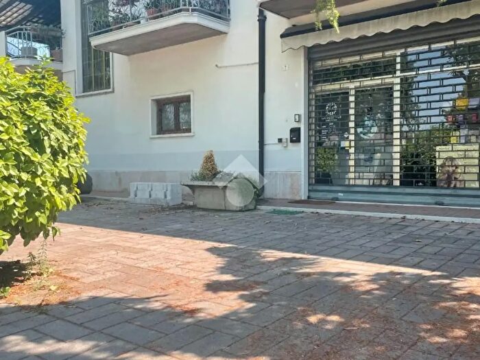 Casa con 7 locali in vendita in Via della Stazione, Buttapietra