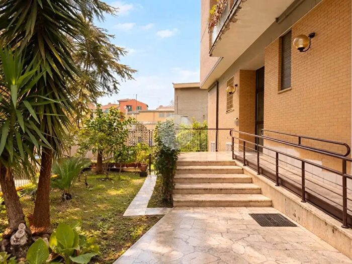 Appartamento monolocale in vendita in Largo M Massai, Roma