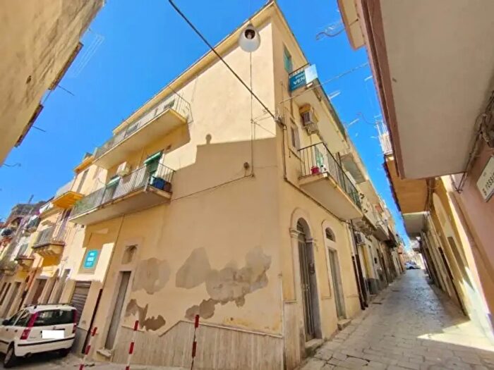 Casa con 6 locali in vendita in Via Vittorio Locchi, Ragusa
