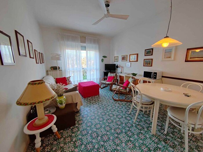 Casa con 5 locali in affitto in Via Medici, Vittoria Apuana, Forte dei Marmi