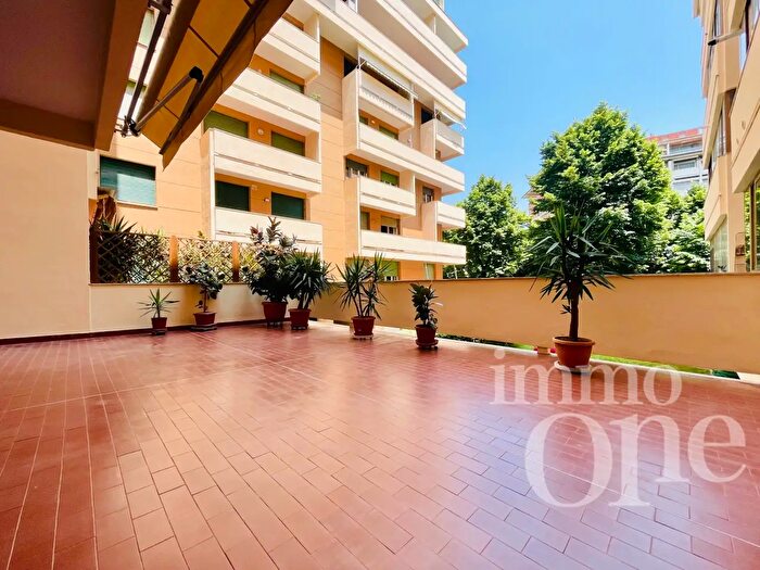 Appartamento con 8 locali in vendita in Via Calzabigi, Livorno