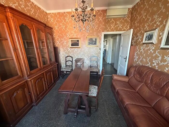 Appartamento trilocale in vendita in Via Coronata, Genova