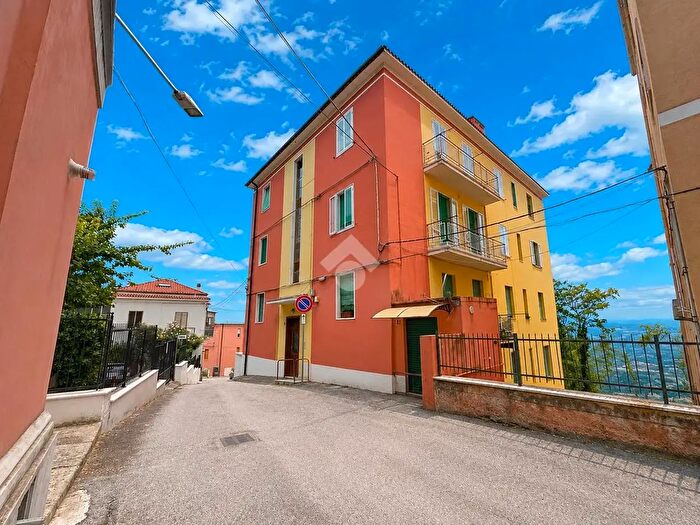 Appartamento trilocale in vendita in Via Simone da Chieti, Chieti