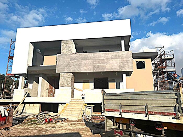 Casa con 7 locali in vendita in Anzio