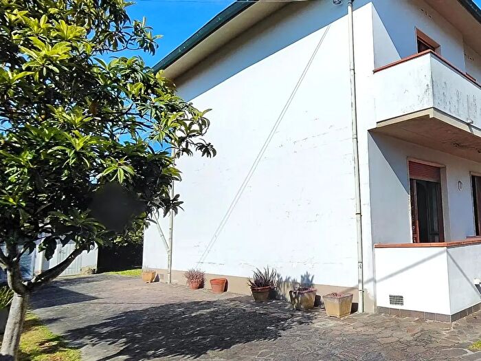 Casa con 9 locali in vendita in Santa Croce SullArno