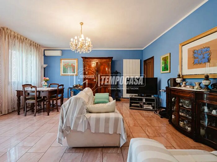 Casa con 5 locali in vendita in Stradello Bastogi, Modena