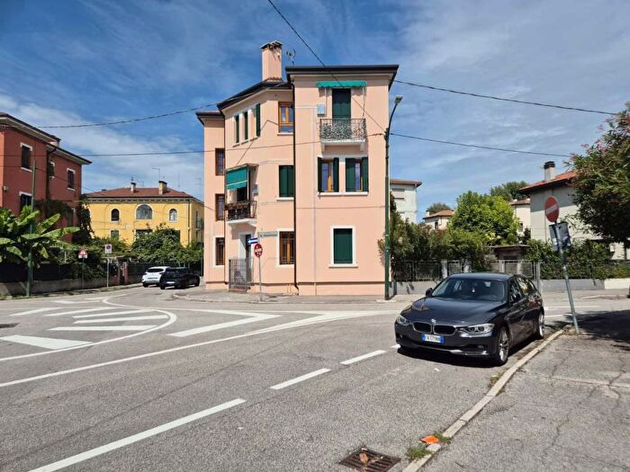 Appartamento quadrilocale in affitto in Via Augusto Giustinian, Marghera Catene, Venezia