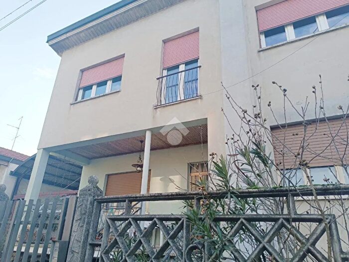 Appartamento bilocale in vendita in Via Borgazzi, Lentate Sul Seveso