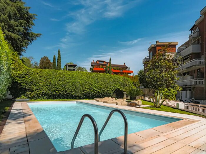 Appartamento con 5 locali in vendita in Via Misurina, Roma