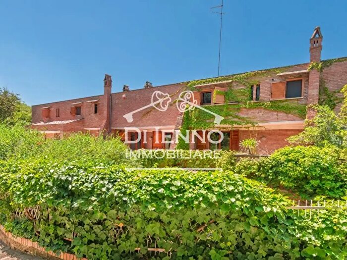 Casa con 18 locali in vendita in Riano
