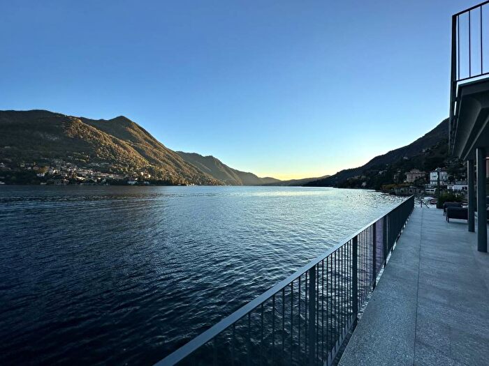 Casa con 6 locali in affitto in Carate Urio