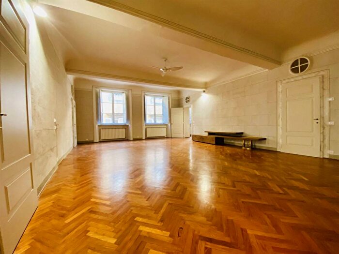 Appartamento quadrilocale in affitto in Via dellAngelo Custode, Piazza Anfiteatro Torre Guinigi, Lucca