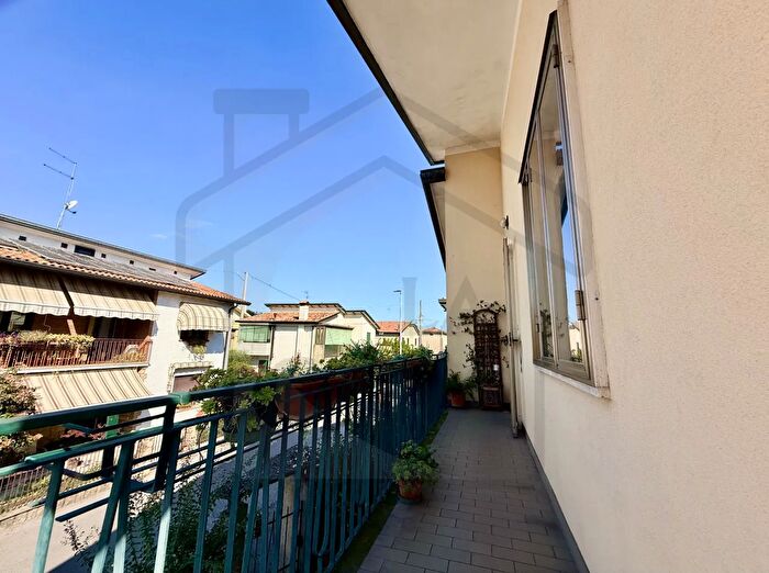 Casa quadrilocale in vendita in Via Ippolito Nievo, Torreglia