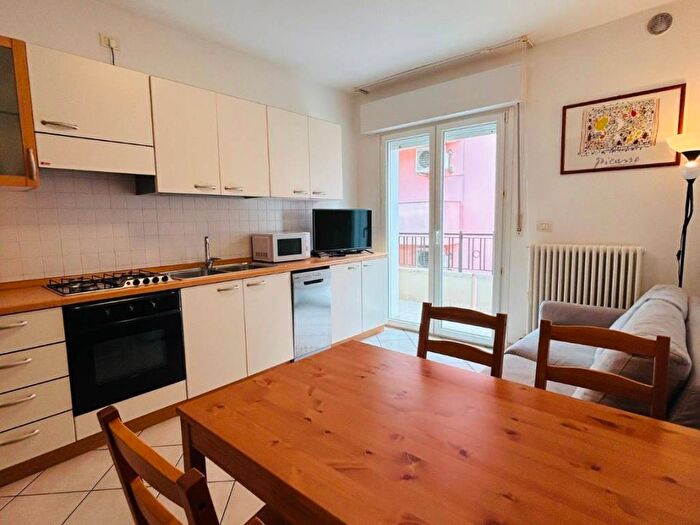 Appartamento trilocale in affitto in Viale Nino Bixio, Abissinia, Riccione