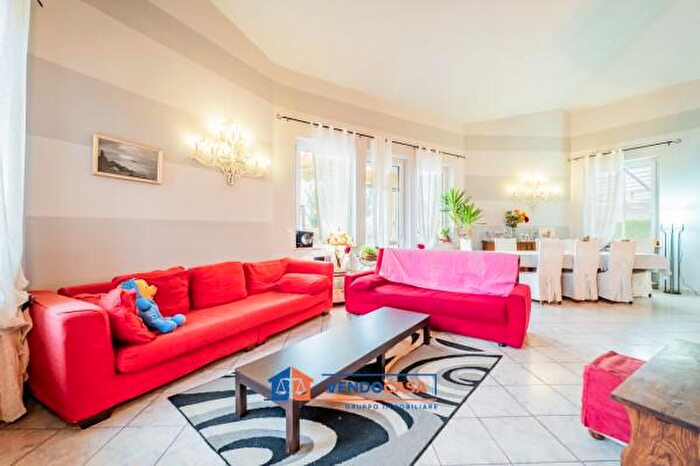 Casa con 6 locali in vendita in Via Mattona, Fossano