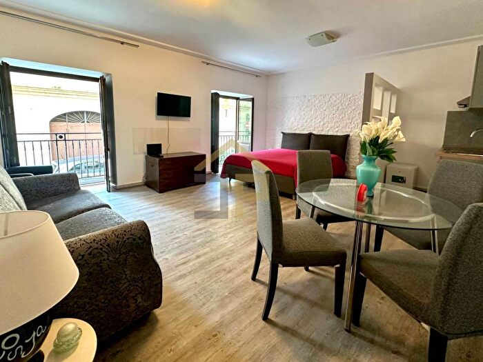 Appartamento bilocale in affitto in Via della Vetriera, Kalsa, Palermo