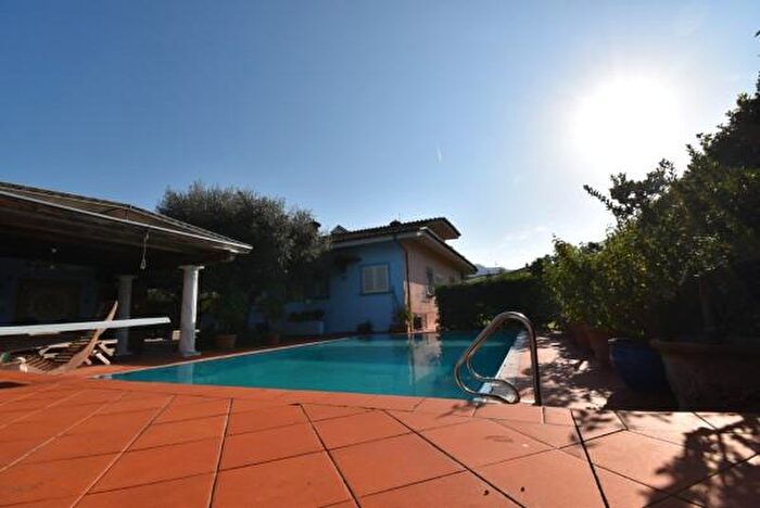 Casa con 6 locali in vendita in Via della Rinascita, Seravezza