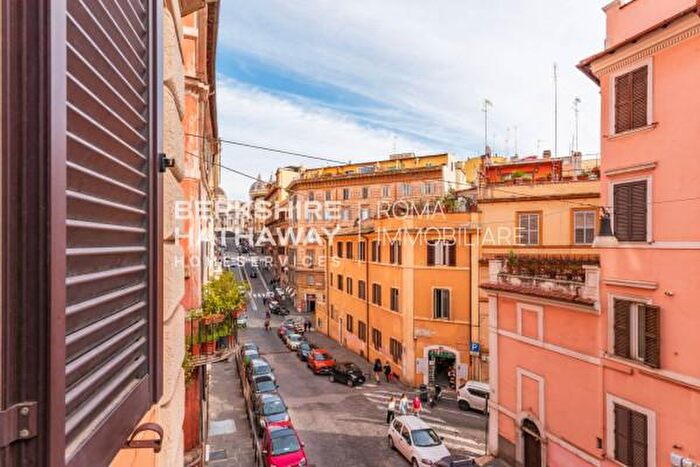 Appartamento con 5 locali in vendita in Via Cesare Balbo, Roma